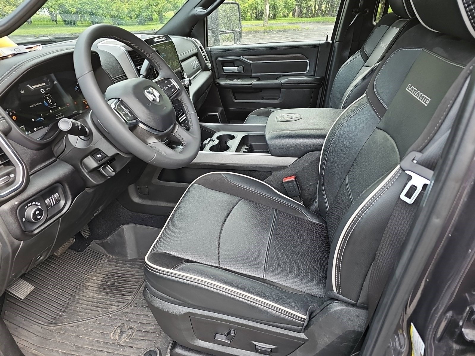 Used 2025 RAM 2500 Laramie AWD/4WD image 18