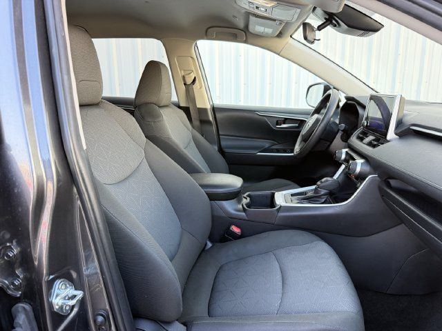 Used 2025 Toyota RAV4 XLE FWD image 29