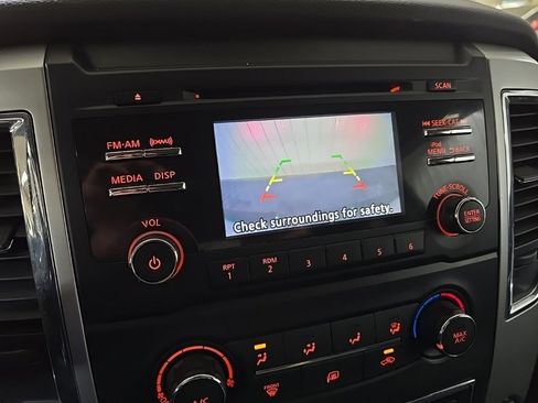 Used 2018 Nissan Titan SV image 23