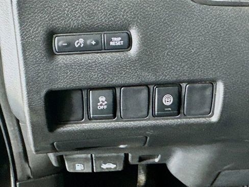 Used 2023 Nissan Murano SV AWD/4WD image 12