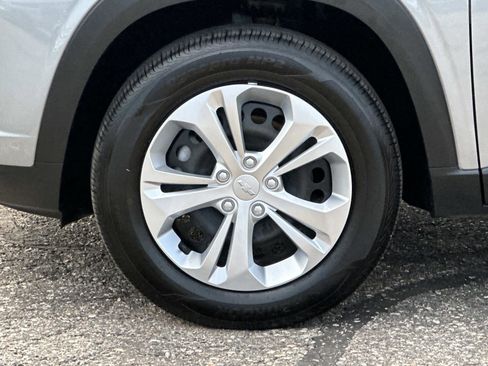 Certified 2024 Chevrolet Trax LS image 10