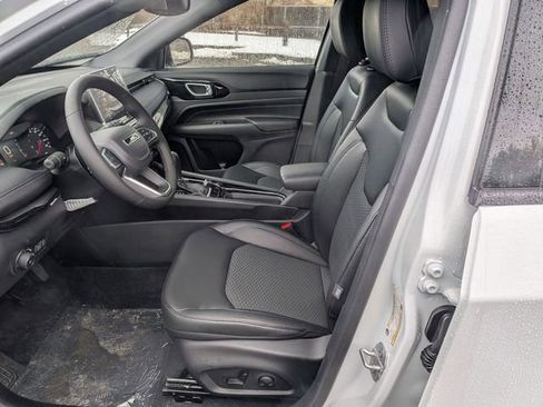 New 2026 Jeep Compass Latitude image 9