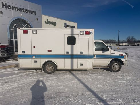 Used 2017 Ford E-450 and Econoline 450 Super Duty w/ Ambulance Prep Package image 2