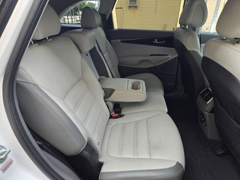 Used 2016 Kia Sorento SX FWD image 12