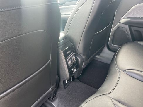 Used 2025 Jeep Compass Latitude image 24