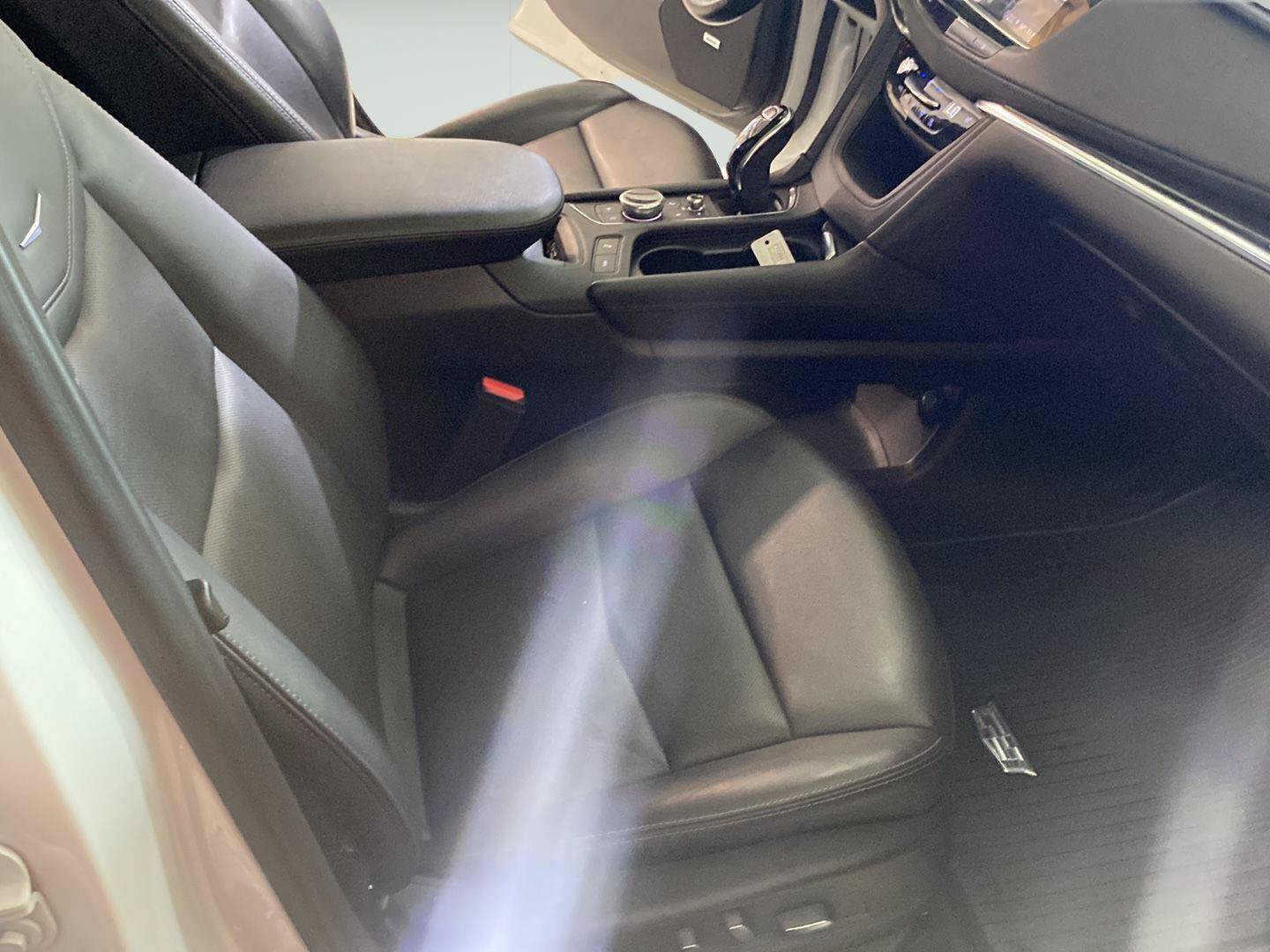 Certified 2022 Cadillac XT5 Premium Luxury w/ LPO, Floor Liner Package AWD/4WD image 33