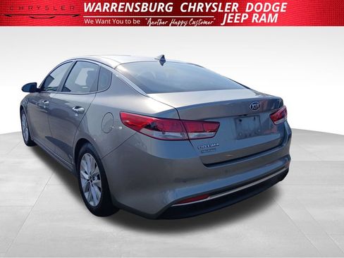 Used 2018 Kia Optima LX w/ 17" Alloy Wheels Package FWD image 8