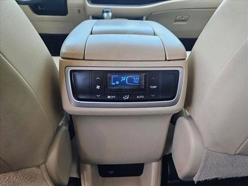 Used 2019 Toyota Highlander XLE FWD image 17