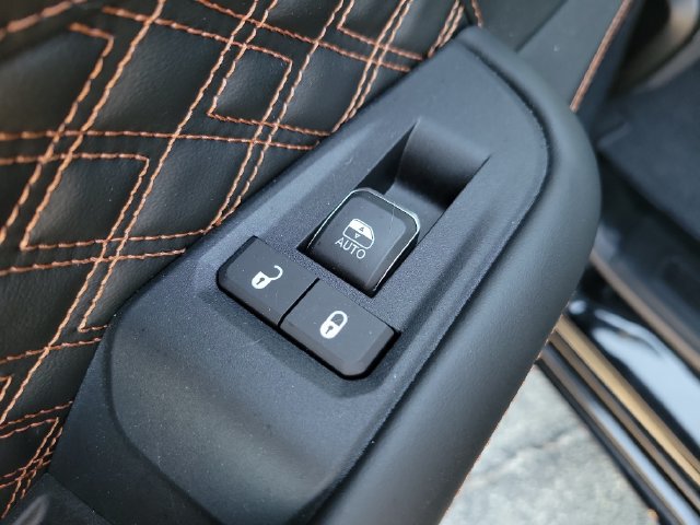 Used 2026 Jeep Grand Cherokee Summit w/ Obsidian Package AWD/4WD image 17