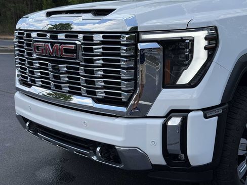 Used 2026 GMC Sierra 2500 Denali w/ Denali Reserve Package AWD/4WD image 12