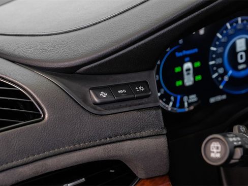 Used 2019 Cadillac Escalade ESV Luxury image 22