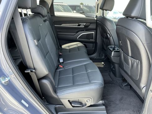 Used 2025 Kia Telluride EX FWD image 21
