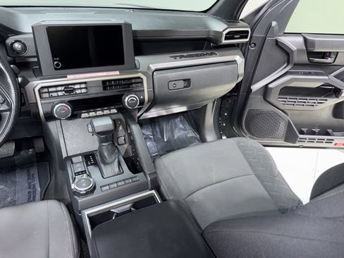 Used 2025 Toyota Tacoma SR5 AWD/4WD image 20