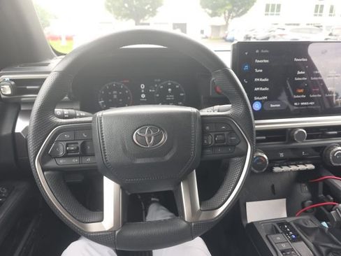 Used 2025 Toyota Tacoma TRD Sport AWD/4WD image 21