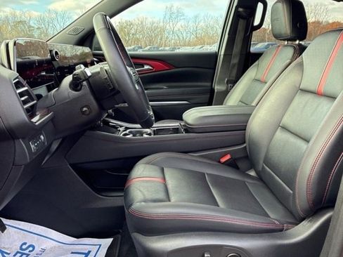 Used 2024 Chevrolet Traverse RS image 6