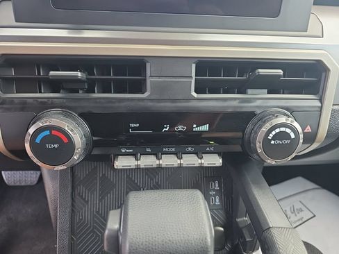Certified 2025 Toyota Tacoma SR5 AWD/4WD image 21