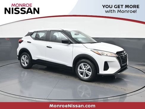 New 2025 Nissan Kicks Play S image 1