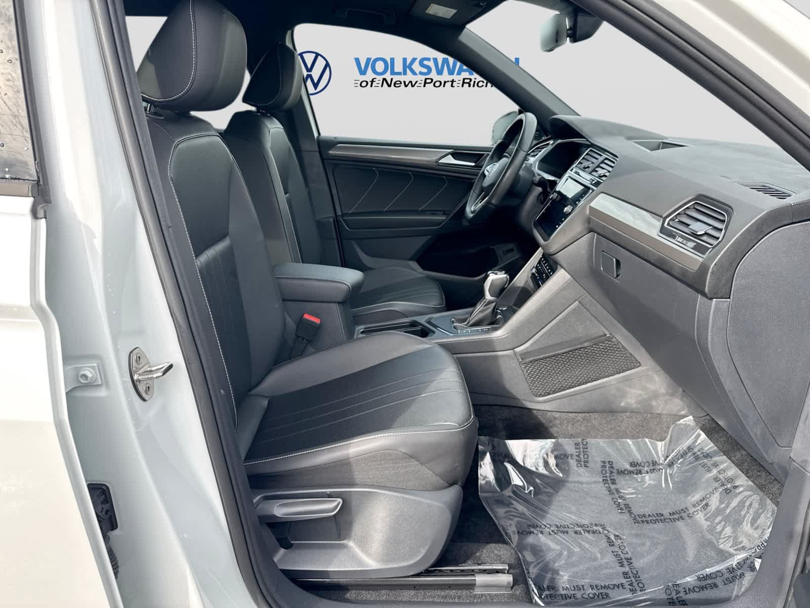 Used 2024 Volkswagen Tiguan SE R-Line FWD image 27