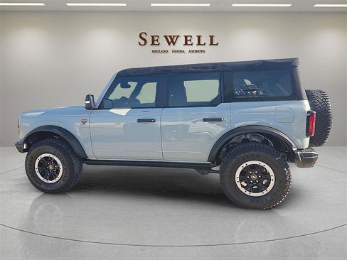 Used 2022 Ford Bronco Badlands w/ Sasquatch Package image 2