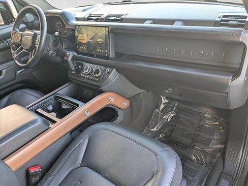 Used 2024 Land Rover Defender 110 X image 25