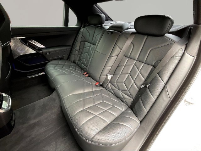 Used 2023 BMW 760i xDrive w/ Parking Assistance Package AWD/4WD image 23