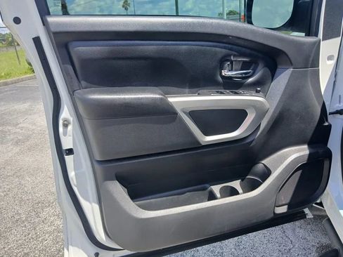 Used 2022 Nissan Titan SV w/ SV Convenience Package image 15