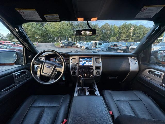 Used 2017 Ford Expedition XLT w/ Equipment Group 202A RWD image 17