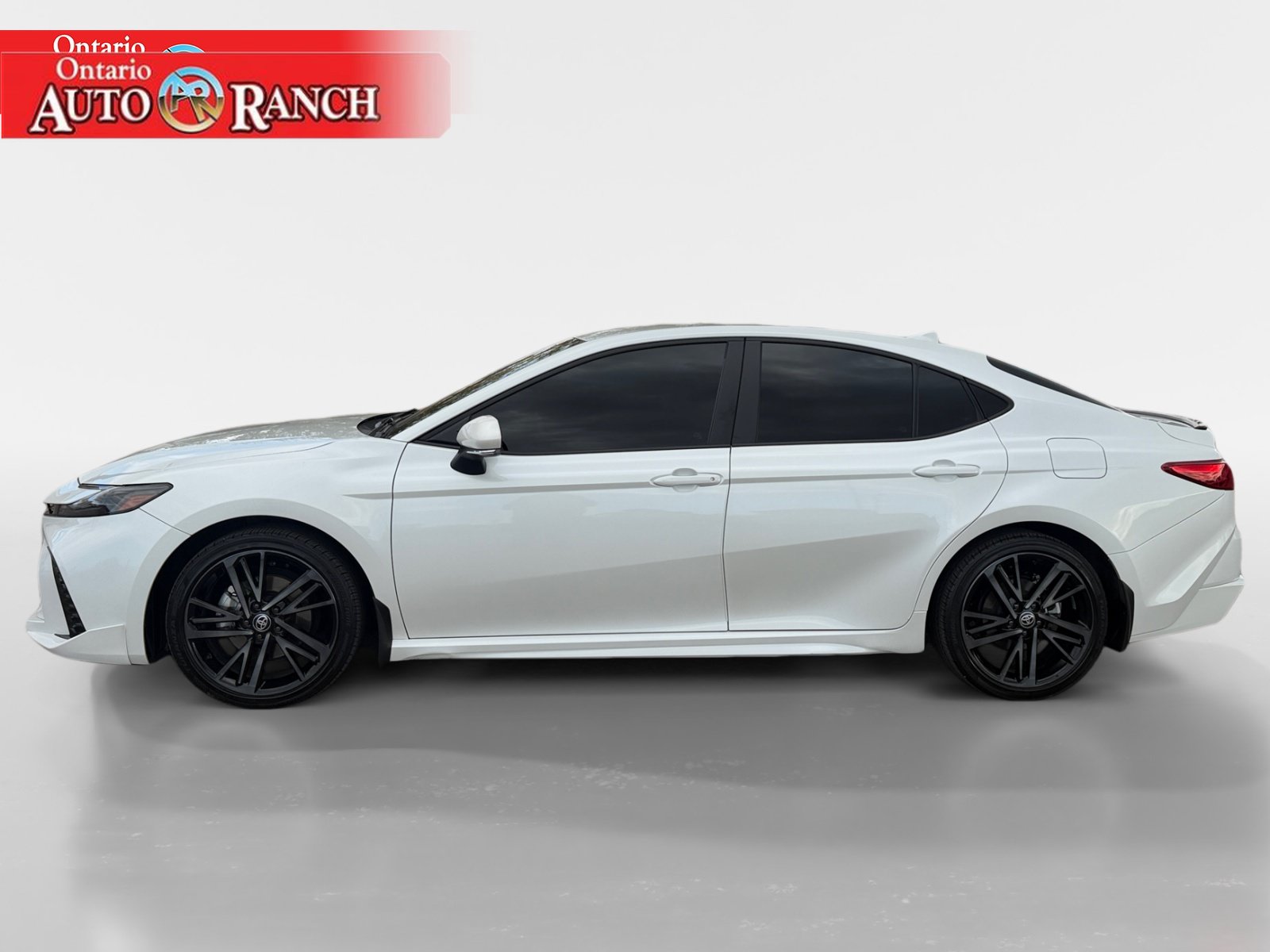 Used 2025 Toyota Camry XSE FWD image 2