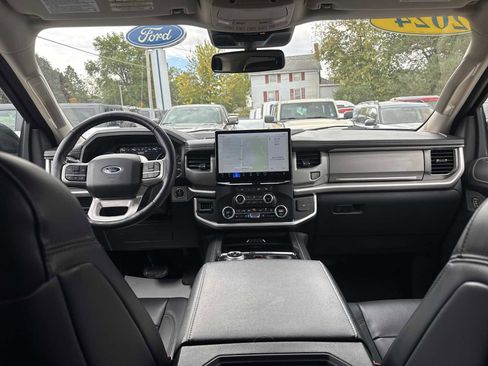 Used 2024 Ford Expedition XLT image 22