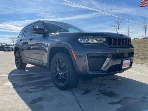 New 2026 Jeep Grand Cherokee Altitude AWD/4WD image 8