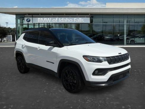 Used 2022 Jeep Compass Latitude w/ Sun and Sound Group AWD/4WD image 1