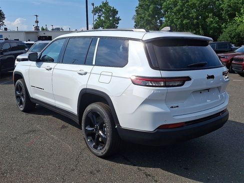 New 2025 Jeep Grand Cherokee L Altitude image 4