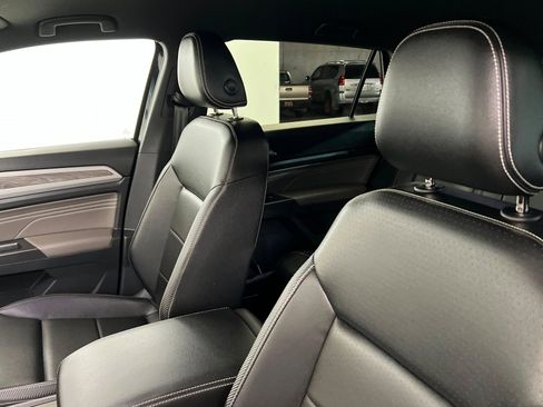 Used 2023 Volkswagen Atlas Cross Sport SE image 17