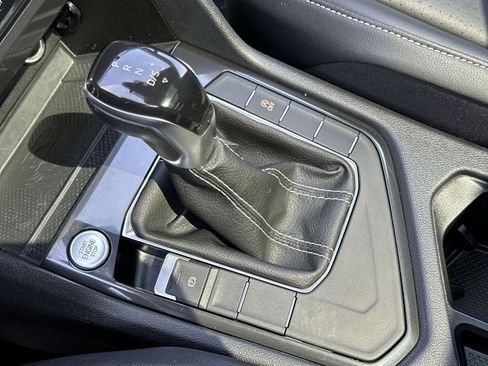 Used 2023 Volkswagen Tiguan SE w/ Panoramic Sunroof Package FWD image 23