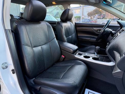 Used 2013 Nissan Altima 2.5 SL w/ Technology Pkg image 18