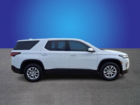 Used 2023 Chevrolet Traverse LS w/ Safety Package FWD image 4