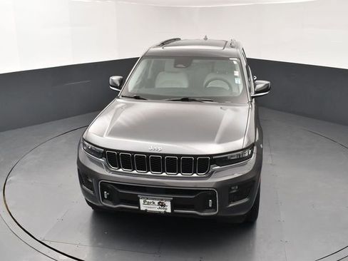 Used 2023 Jeep Grand Cherokee Overland AWD/4WD image 14
