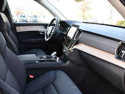 Certified 2025 Volvo XC90 B6 Plus image 33