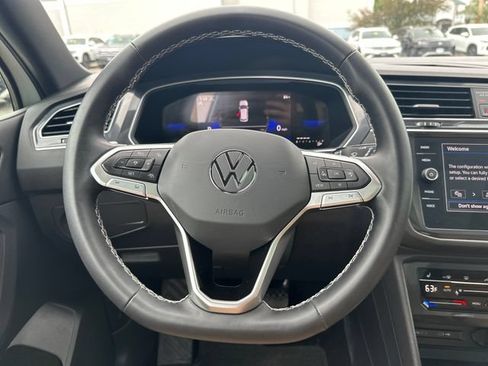 Certified 2023 Volkswagen Tiguan SE w/ Panoramic Sunroof Package AWD/4WD image 18