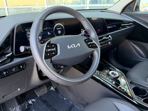 Used 2025 Kia Niro Wind FWD image 30
