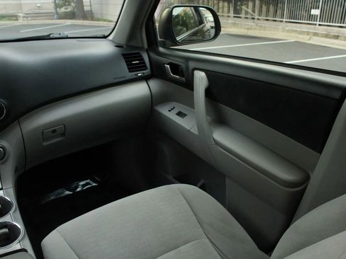 Used 2013 Toyota Highlander 4WD Hybrid image 21