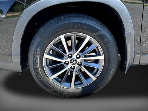Used 2019 Toyota Highlander XLE AWD/4WD image 41