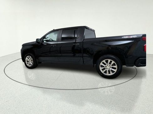 Used 2019 Chevrolet Silverado 1500 Custom w/ Custom Value Package AWD/4WD image 4