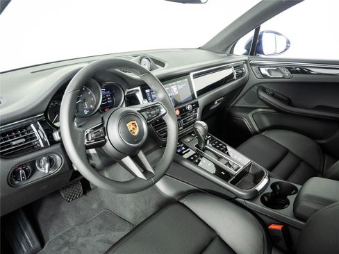 New 2026 Porsche Macan Turbo AWD/4WD image 4
