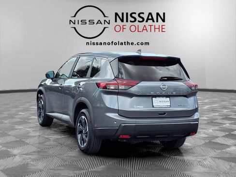 Used 2024 Nissan Rogue SV AWD/4WD image 3