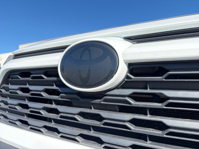 Used 2022 Toyota RAV4 LE AWD/4WD image 24