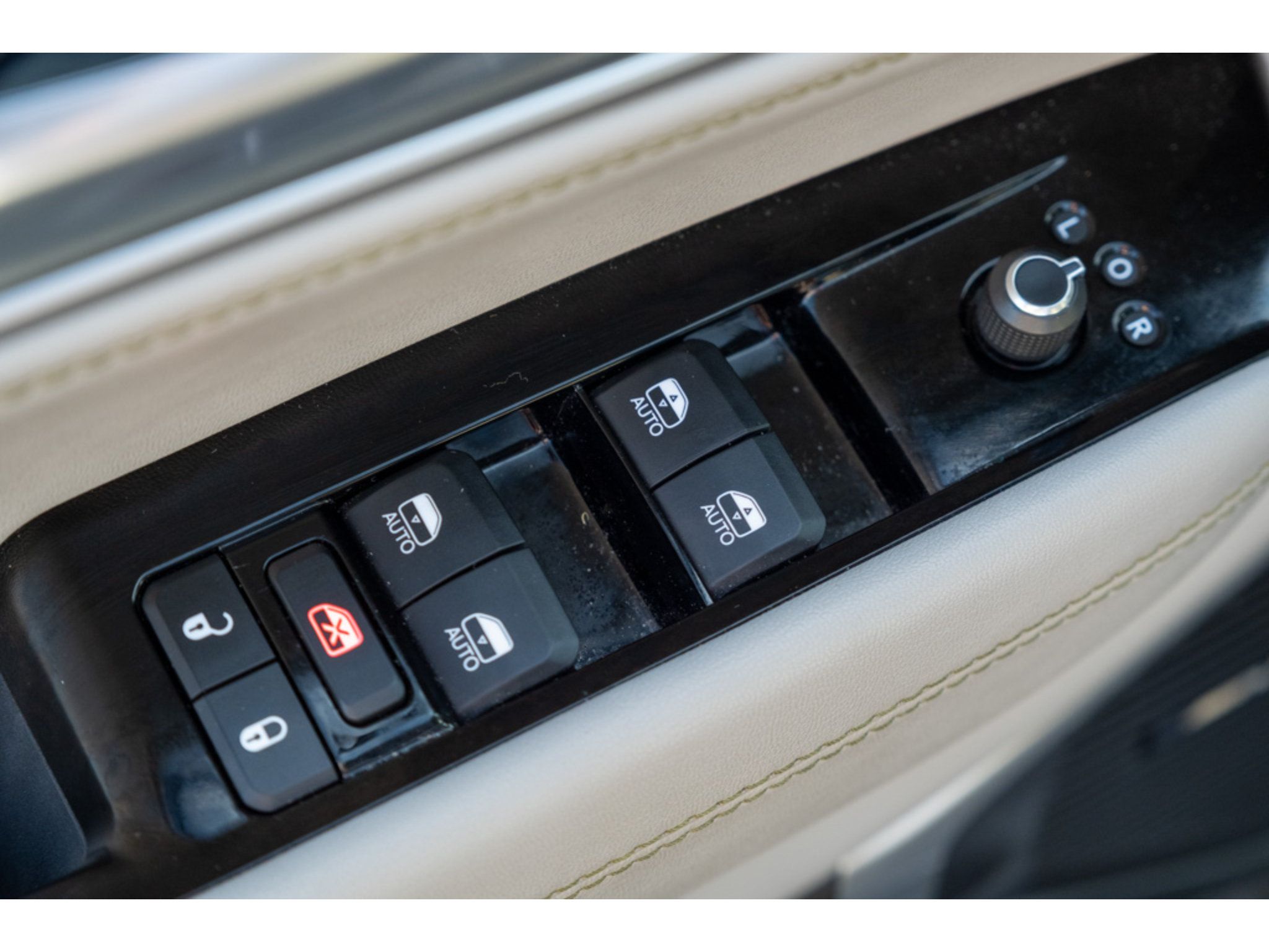Used 2023 Jeep Wagoneer Series II w/ Convenience Group I AWD/4WD image 14