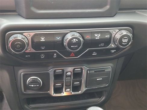 Certified 2023 Jeep Gladiator Sport S image 19