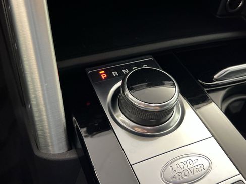 Used 2020 Land Rover Discovery HSE image 22