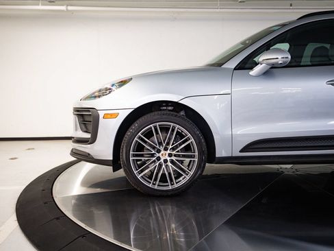 Certified 2026 Porsche Macan AWD/4WD image 11